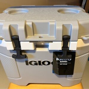Igloo Black and White MaxCold Ultra Cooler